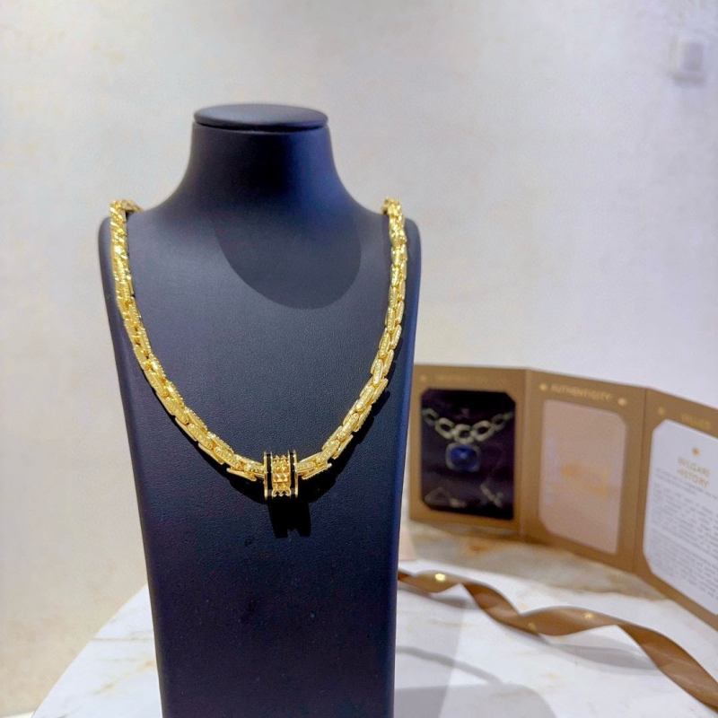 Bv1g*ai necklaces